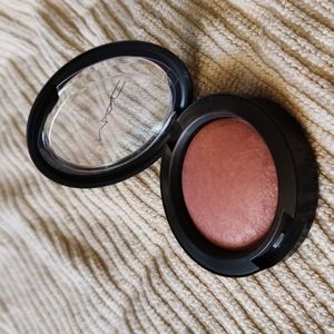 MAC Mineralize Blush in Gleeful